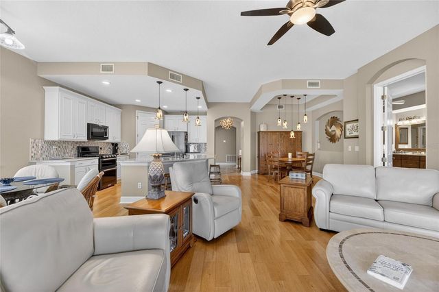 1351 EMERALD DUNES DRIVE 1351, Sun City Center, FL 33573