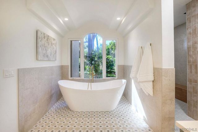 3993 Peony Dr., Fallbrook, CA 92028