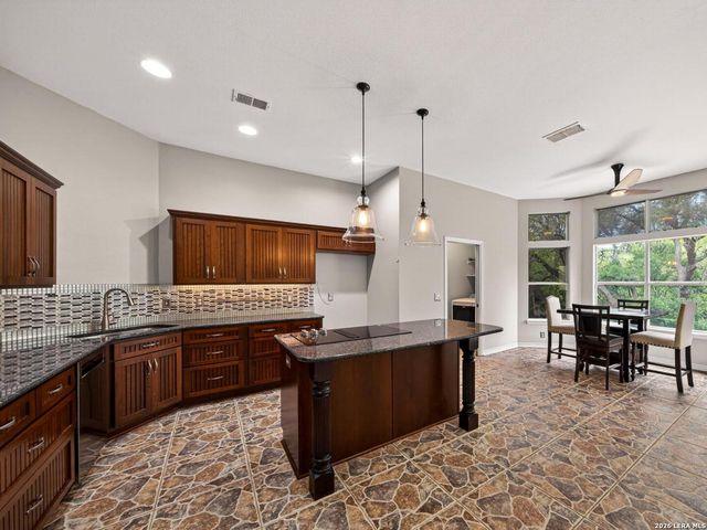 8730 Iliad, Universal City, TX 78148