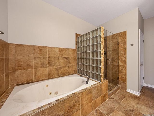 8730 Iliad, Universal City, TX 78148