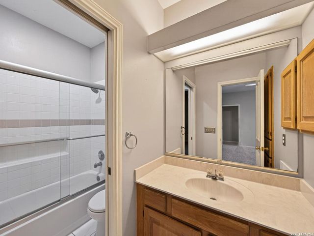 8730 Iliad, Universal City, TX 78148