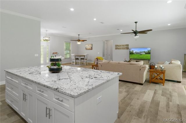 4464 N Elkcam Boulevard, Beverly Hills, FL 34465