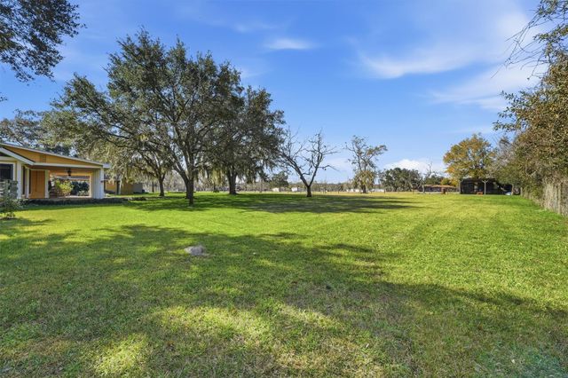 5610 County Road 823, West Columbia, TX 77486