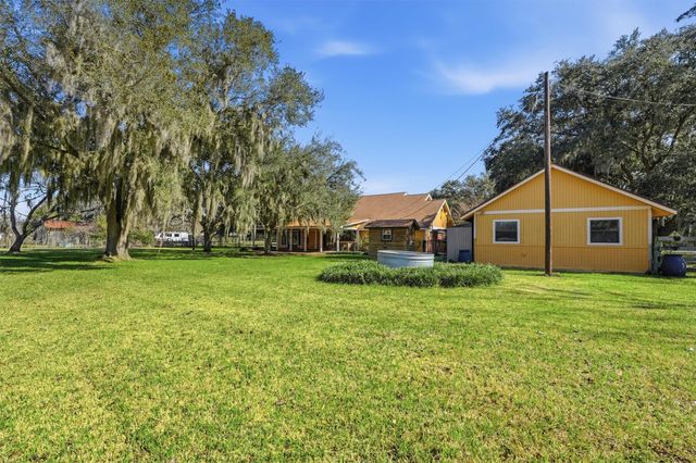 5610 County Road 823, West Columbia, TX 77486