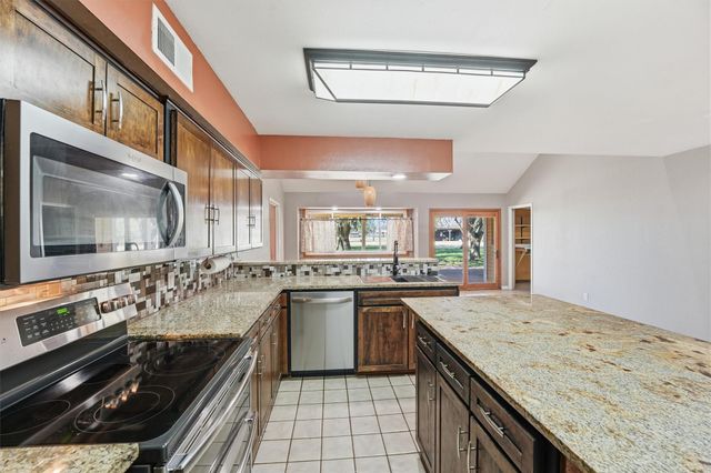 5610 County Road 823, West Columbia, TX 77486