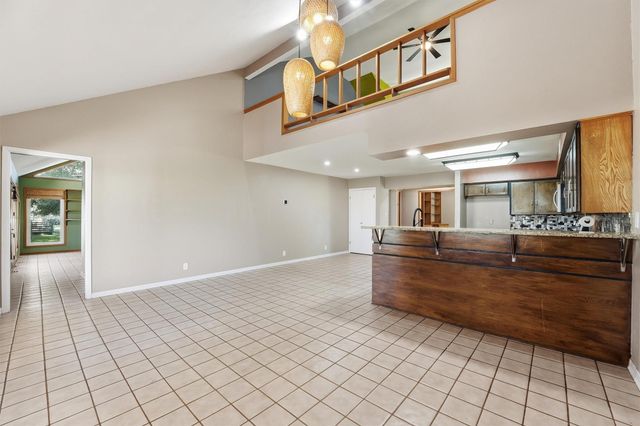 5610 County Road 823, West Columbia, TX 77486