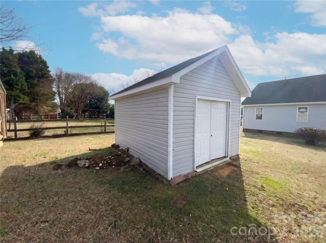 3662 Farm Lake Drive SW, Concord, NC 28027