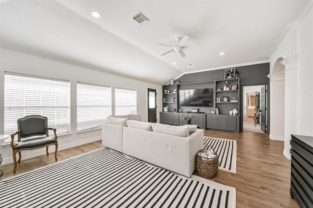 321 Pine Creek Drive, Friendswood, TX 77546