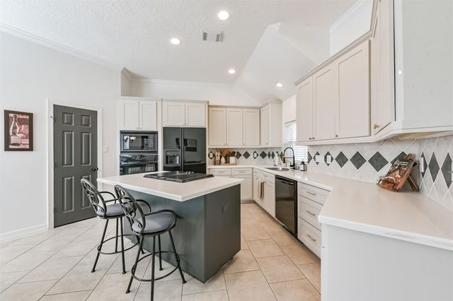 321 Pine Creek Drive, Friendswood, TX 77546