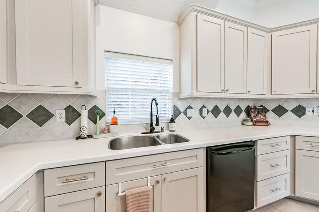 321 Pine Creek Drive, Friendswood, TX 77546