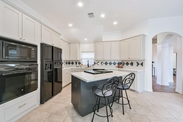 321 Pine Creek Drive, Friendswood, TX 77546