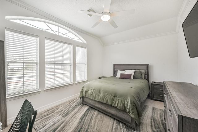 321 Pine Creek Drive, Friendswood, TX 77546