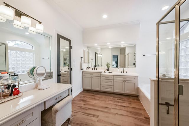 321 Pine Creek Drive, Friendswood, TX 77546