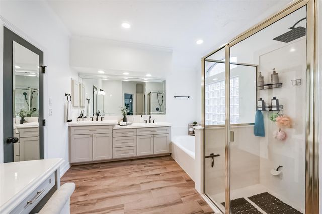 321 Pine Creek Drive, Friendswood, TX 77546