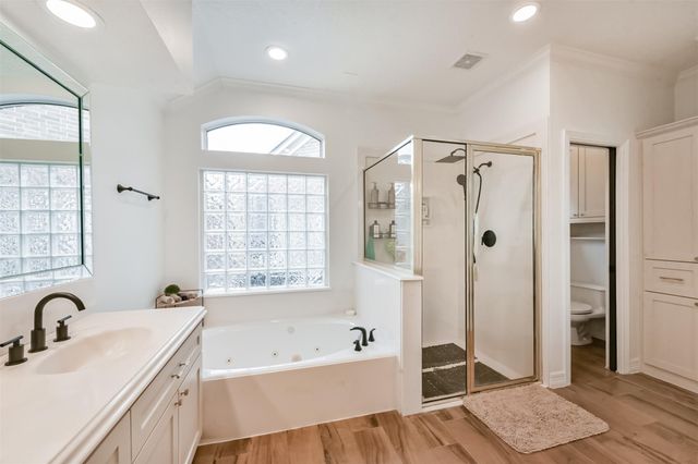 321 Pine Creek Drive, Friendswood, TX 77546