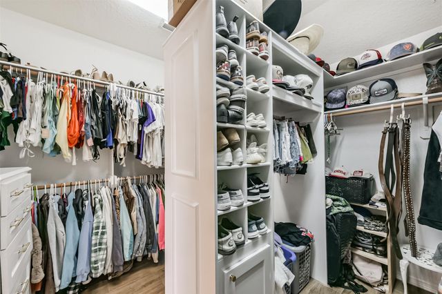 321 Pine Creek Drive, Friendswood, TX 77546