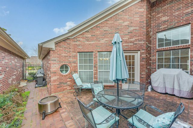 321 Pine Creek Drive, Friendswood, TX 77546