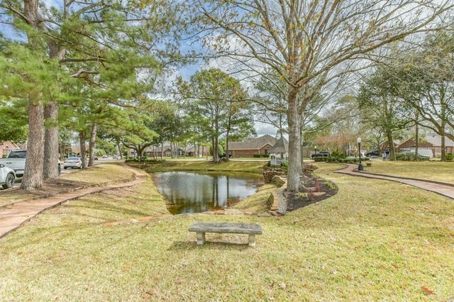 321 Pine Creek Drive, Friendswood, TX 77546