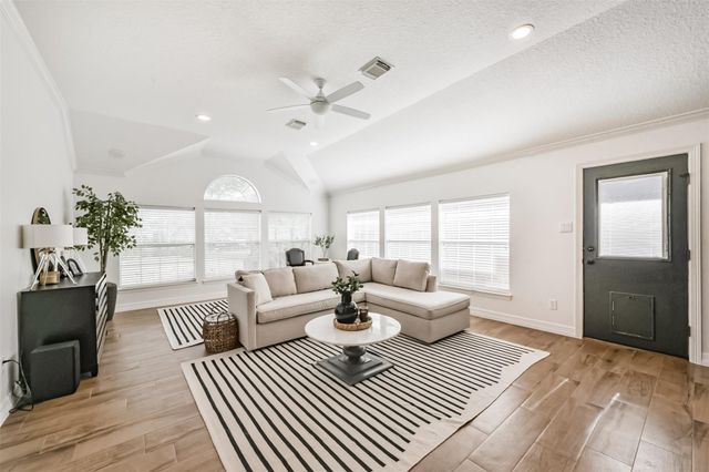 321 Pine Creek Drive, Friendswood, TX 77546