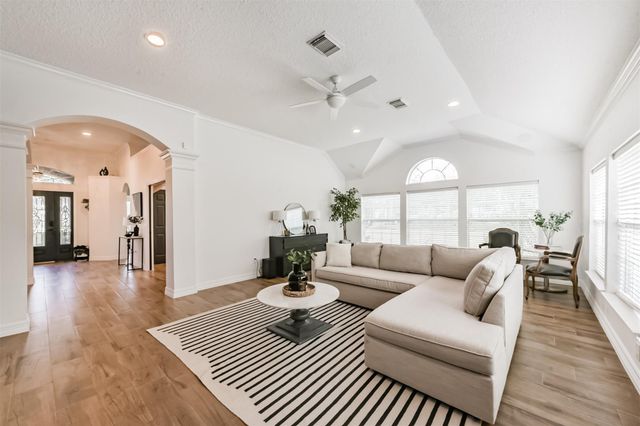 321 Pine Creek Drive, Friendswood, TX 77546