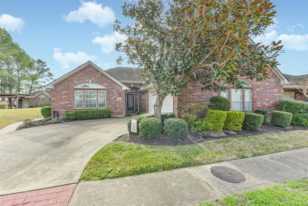 321 Pine Creek Drive, Friendswood, TX 77546