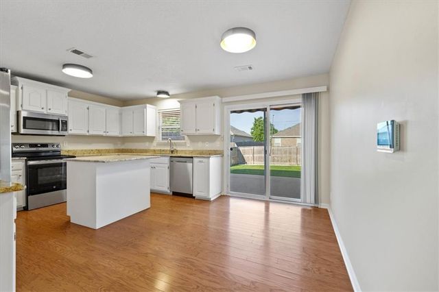 200 NW JACKIE Avenue, Grain Valley, MO 64014