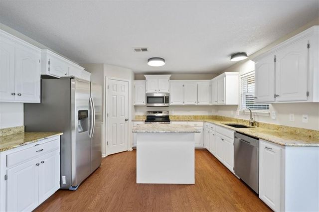 200 NW JACKIE Avenue, Grain Valley, MO 64014