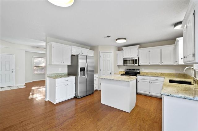 200 NW JACKIE Avenue, Grain Valley, MO 64014