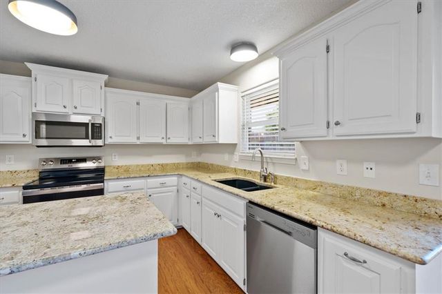 200 NW JACKIE Avenue, Grain Valley, MO 64014