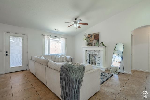 1024 PAINTED CLOUD PL, Washington, UT 84780