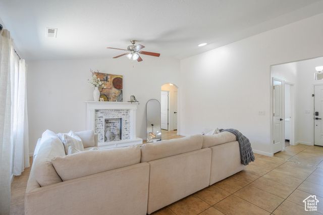 1024 PAINTED CLOUD PL, Washington, UT 84780