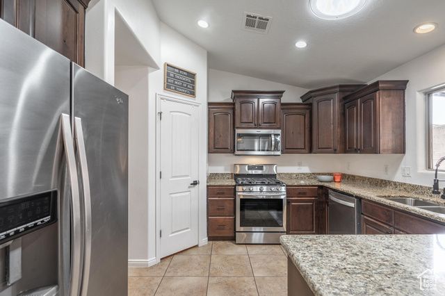 1024 PAINTED CLOUD PL, Washington, UT 84780