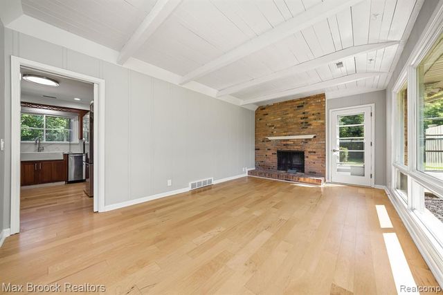6096 Darramoor Road, Bloomfield Hills, MI 48301