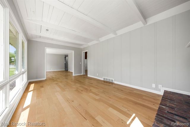 6096 Darramoor Road, Bloomfield Hills, MI 48301
