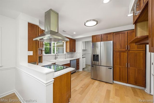 6096 Darramoor Road, Bloomfield Hills, MI 48301