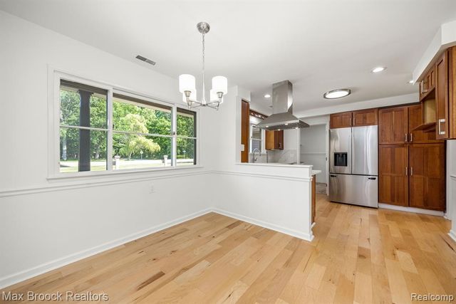 6096 Darramoor Road, Bloomfield Hills, MI 48301