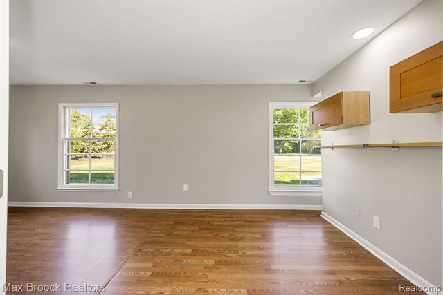 6096 Darramoor Road, Bloomfield Hills, MI 48301