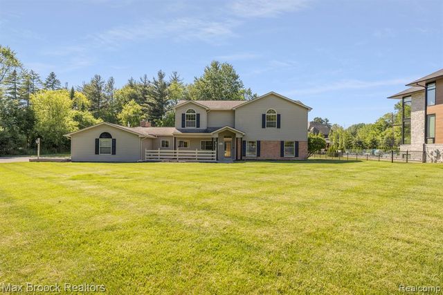 6096 Darramoor Road, Bloomfield Hills, MI 48301