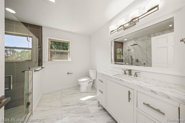 6096 Darramoor Road, Bloomfield Hills, MI 48301