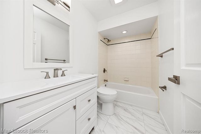 6096 Darramoor Road, Bloomfield Hills, MI 48301