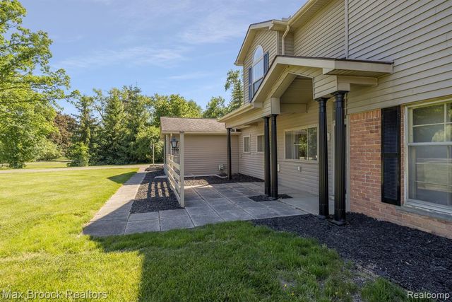 6096 Darramoor Road, Bloomfield Hills, MI 48301