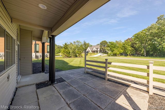 6096 Darramoor Road, Bloomfield Hills, MI 48301