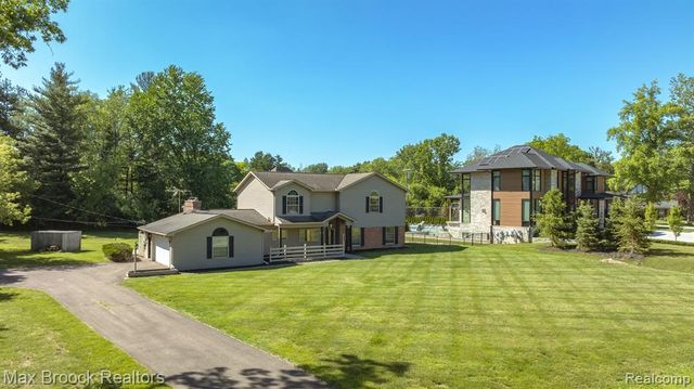 6096 Darramoor Road, Bloomfield Hills, MI 48301