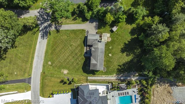 6096 Darramoor Road, Bloomfield Hills, MI 48301