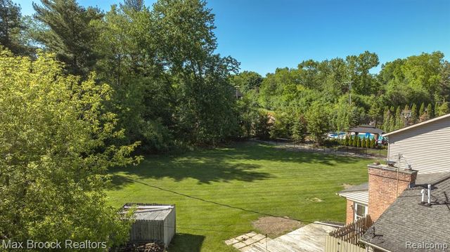 6096 Darramoor Road, Bloomfield Hills, MI 48301