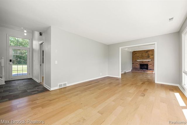 6096 Darramoor Road, Bloomfield Hills, MI 48301