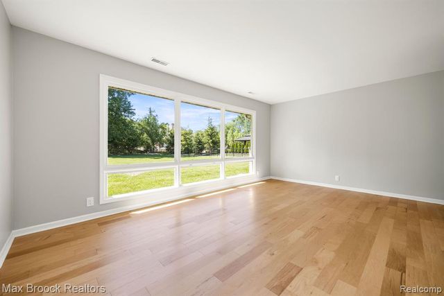 6096 Darramoor Road, Bloomfield Hills, MI 48301