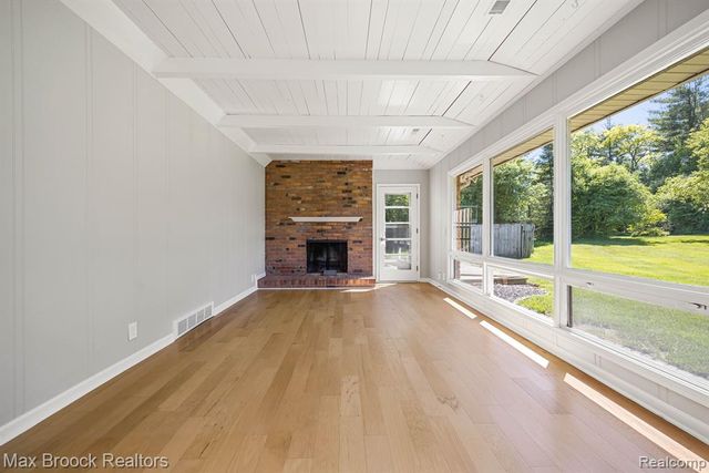 6096 Darramoor Road, Bloomfield Hills, MI 48301