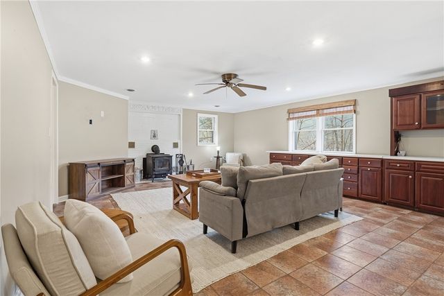 142 Twin Lakes Dr, Jackson Twp, PA 16063