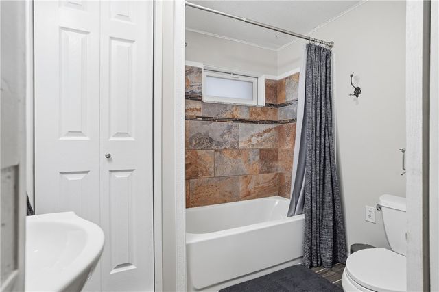 142 Twin Lakes Dr, Jackson Twp, PA 16063